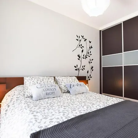 Sophisticated Apartment With Bbq & Pool & Beach Appartamento *